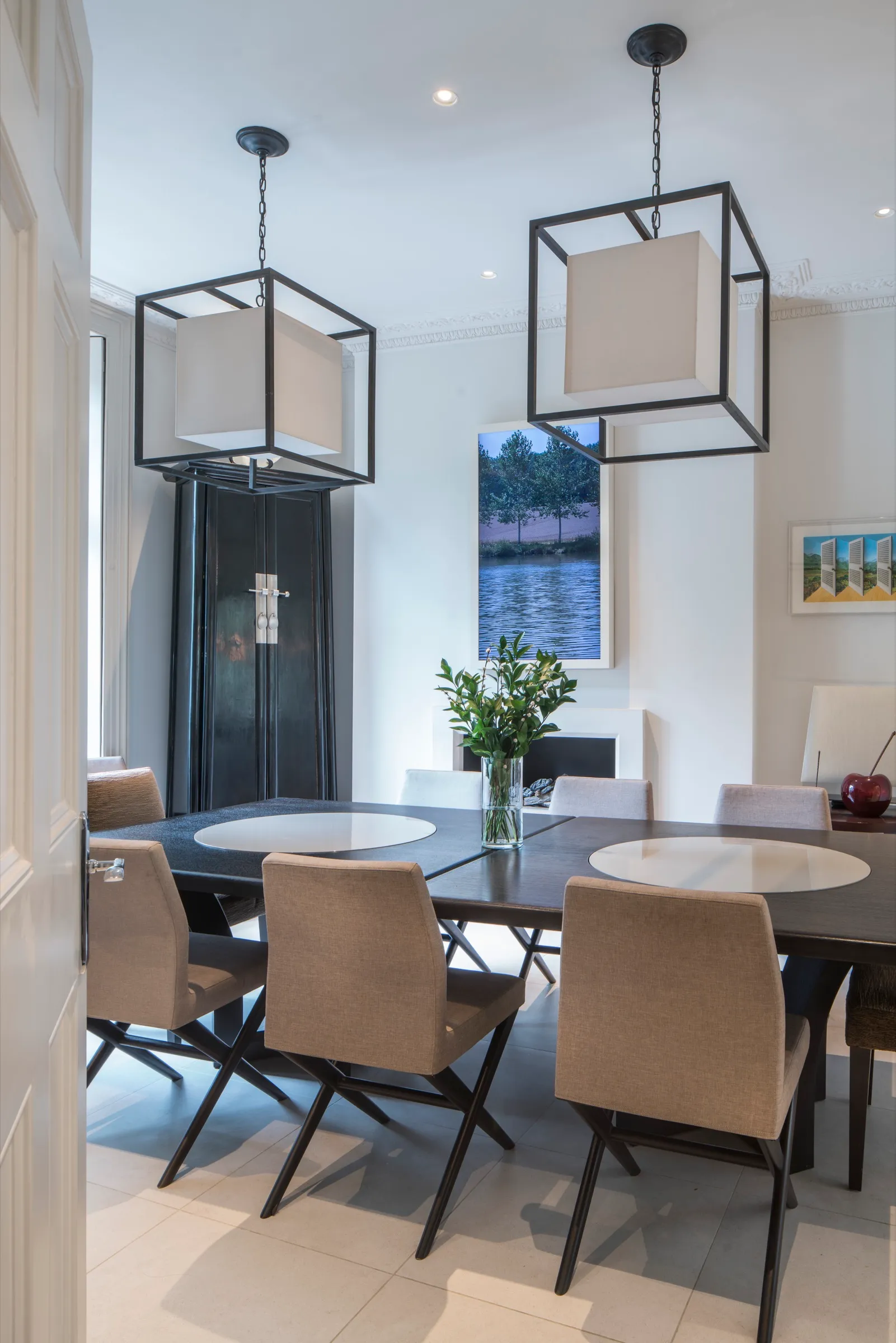 Dining room with lantern pendants