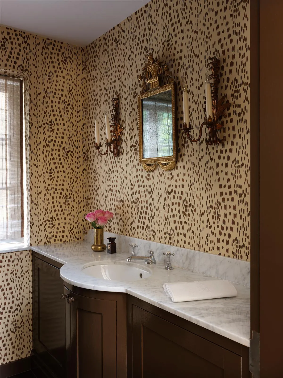 Cloakroom with patterned wallcovering and marble vanity