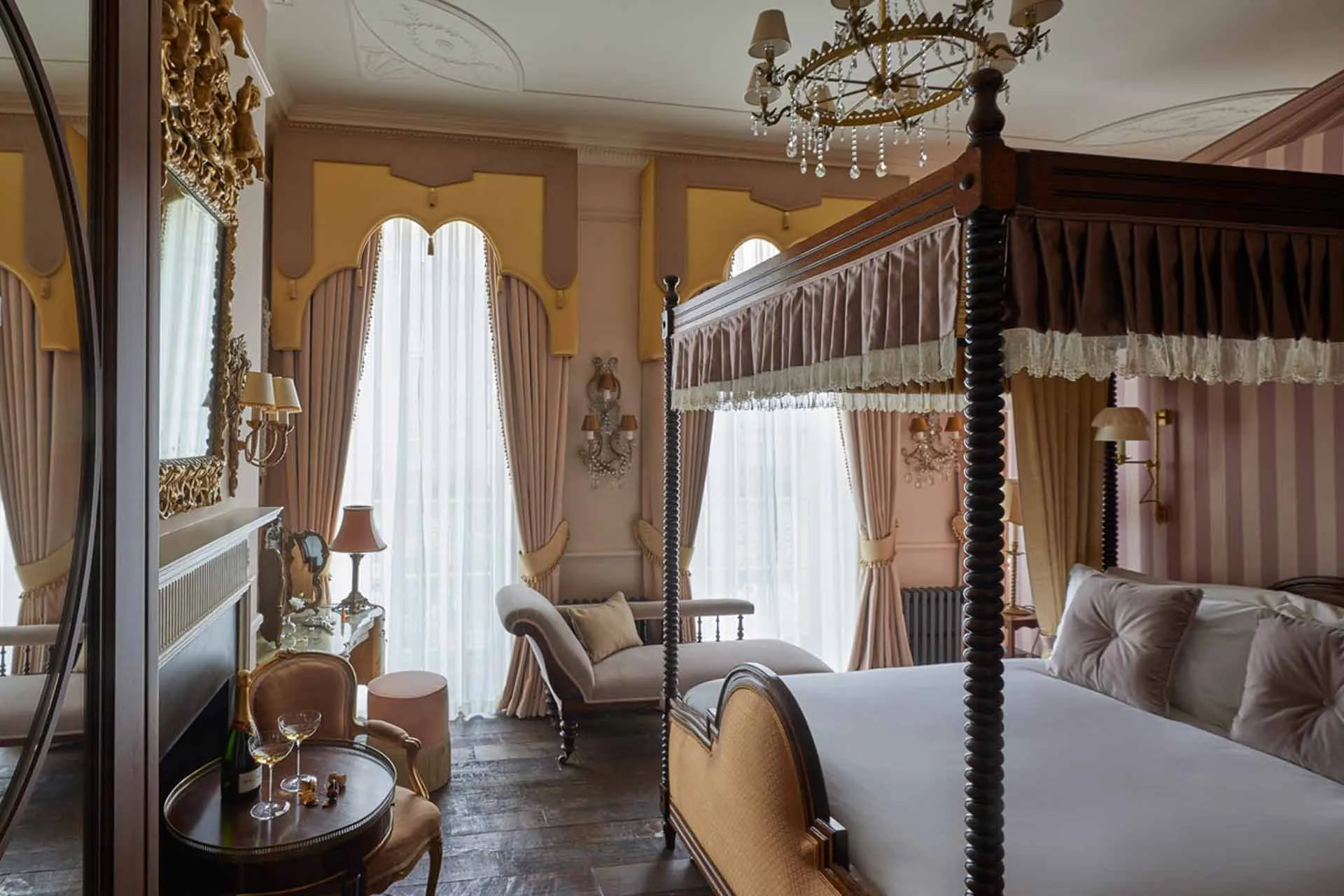 Bedroom with four-poster bed and chandelier